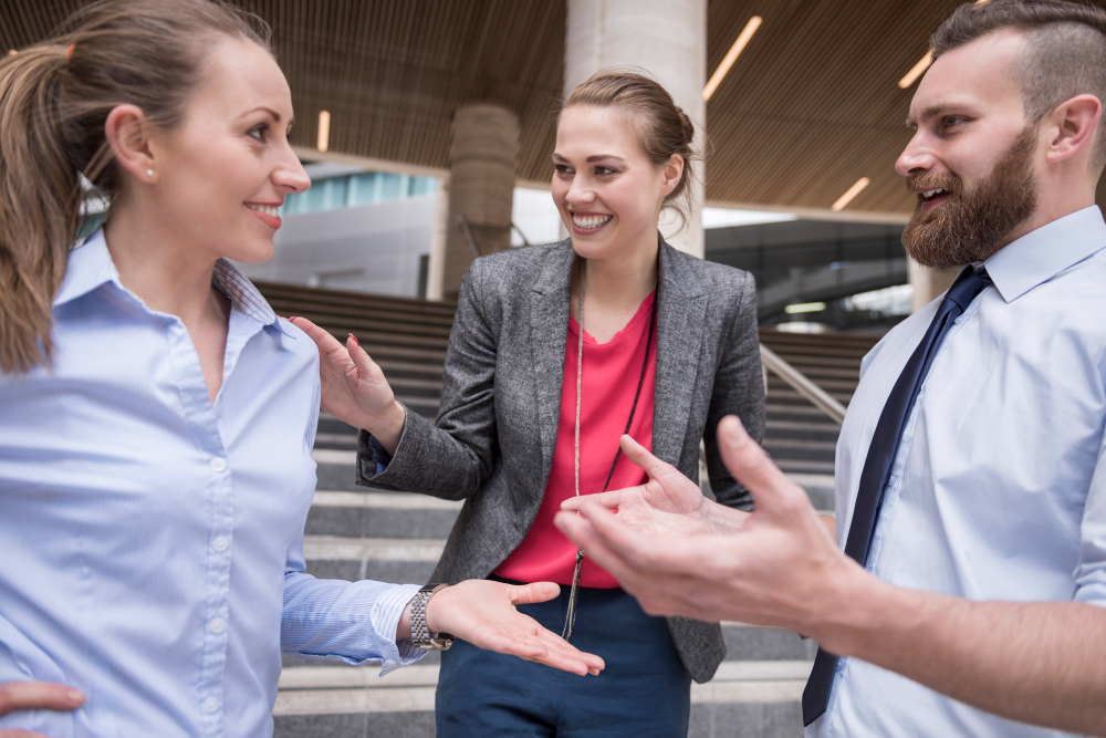 une équipe de commerciaux heureux