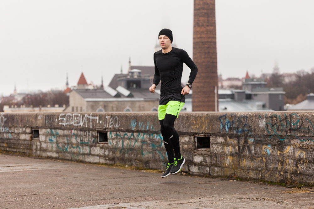 un homme faisant du footing